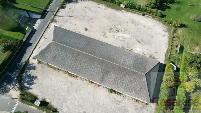 Entrepôt - 1 200 m² - 8 pièces