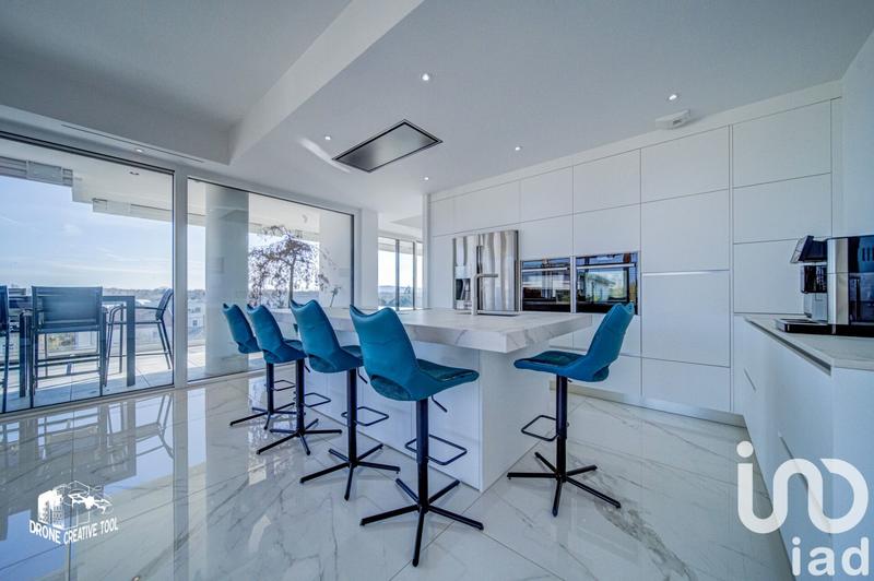 Appartement - 222 m² - 8 pièces