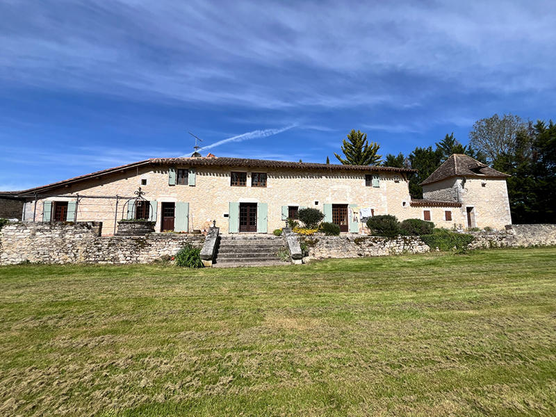 Maison - 430 m² - 18 pièces