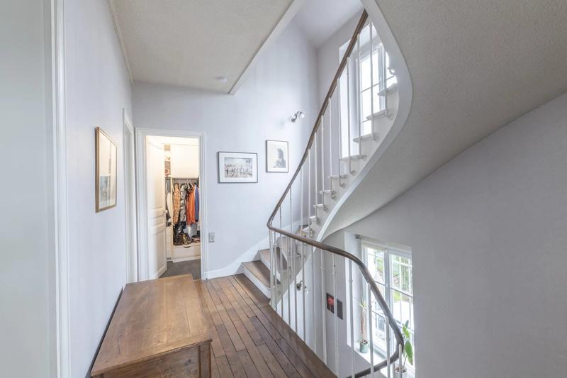 Maison - 273 m² - 9 pièces