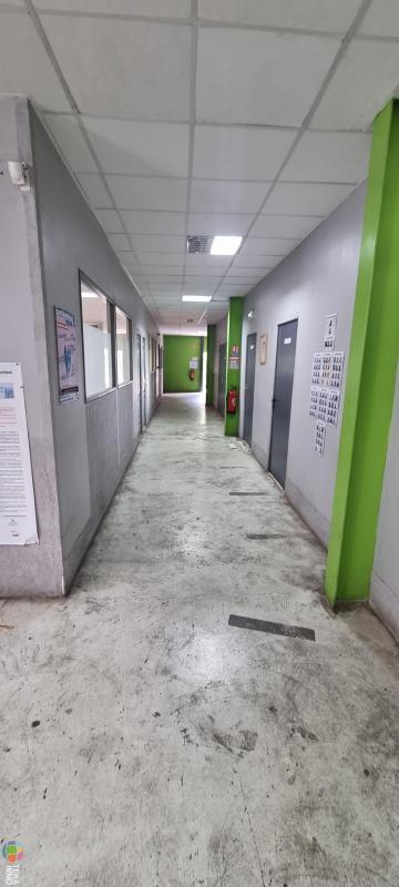 Entrepôt - 1 500 m² - 1 pièce