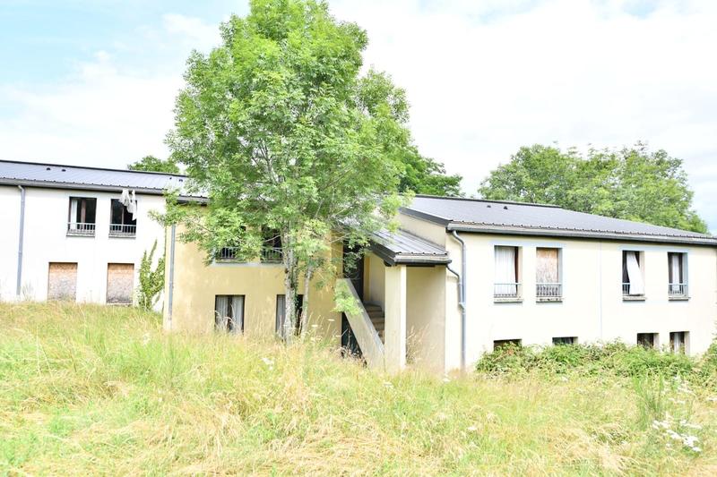 Maison - 1 500 m² - 40 pièces