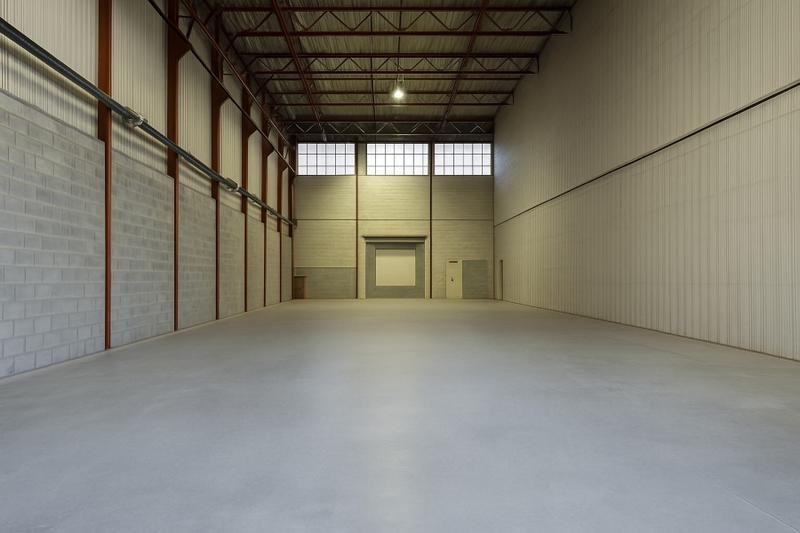 Local d'activité / Entrepôt - 2 115 m²