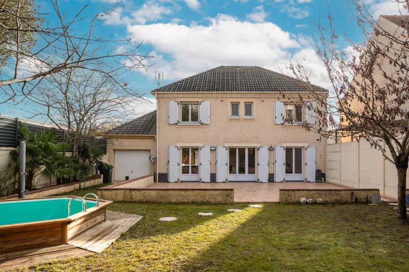 Maison - 200 m² - 7 pièces