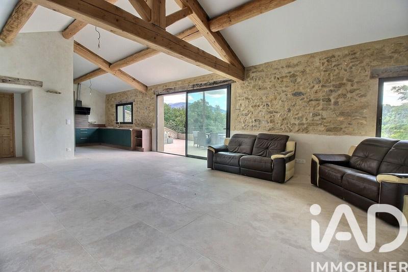 Maison - 220 m² - 8 pièces