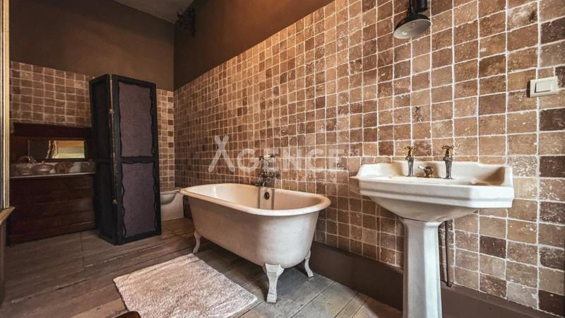 Maison bourgeoise - 340 m² - 12 pièces