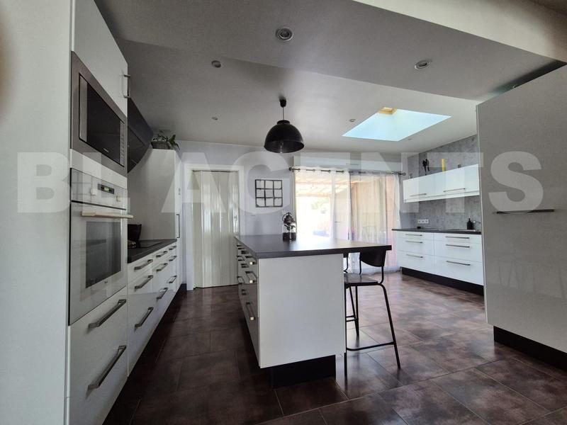 Maison - 137 m² - 5 pièces