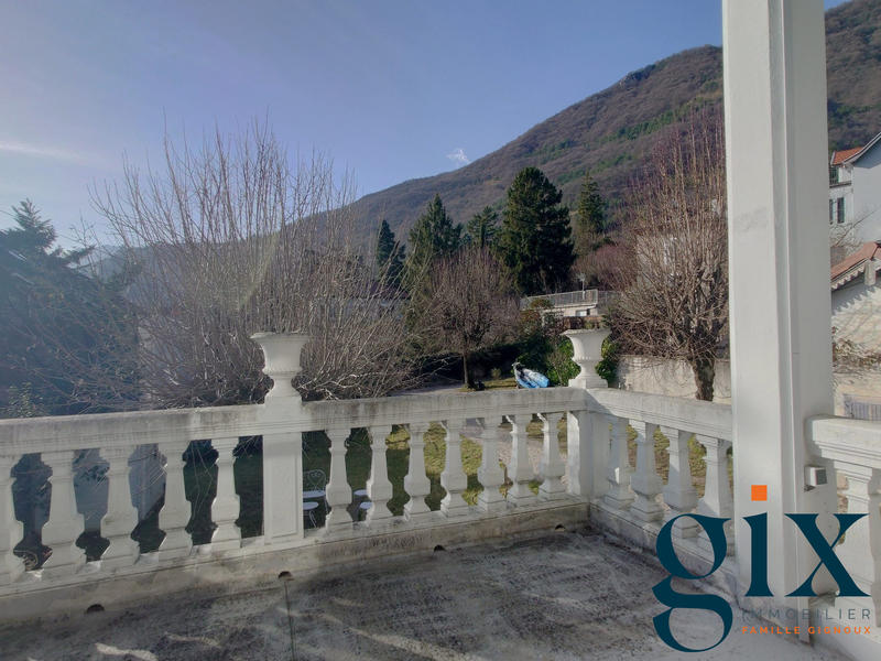 Maison - 266 m² - 8 pièces