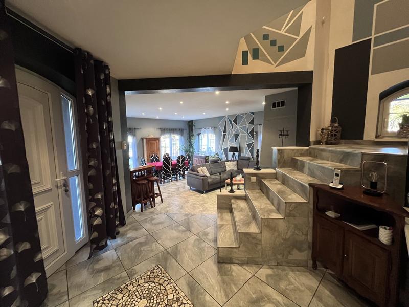 Maison - 250 m² - 9 pièces