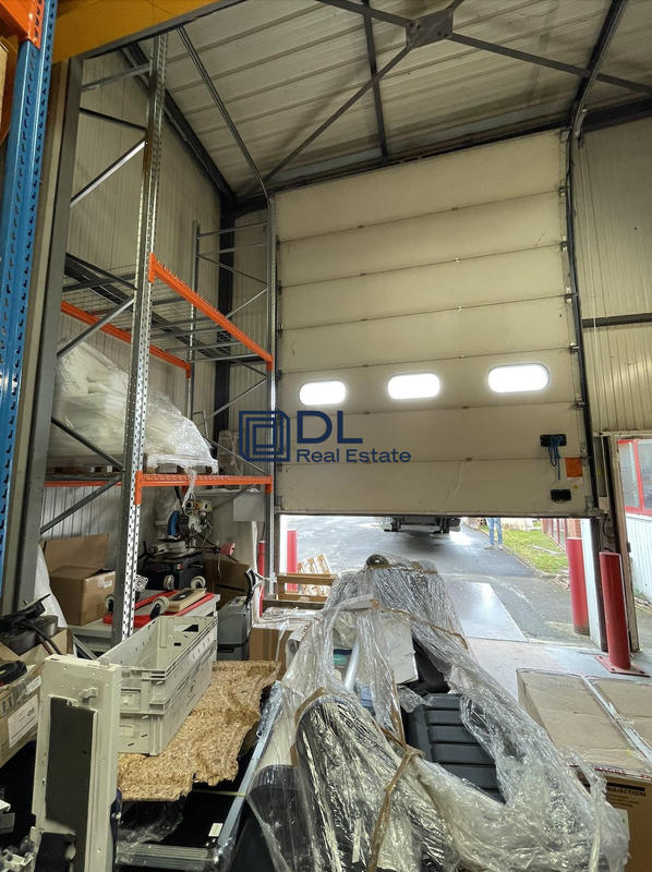 Entrepôt - 1 850 m²