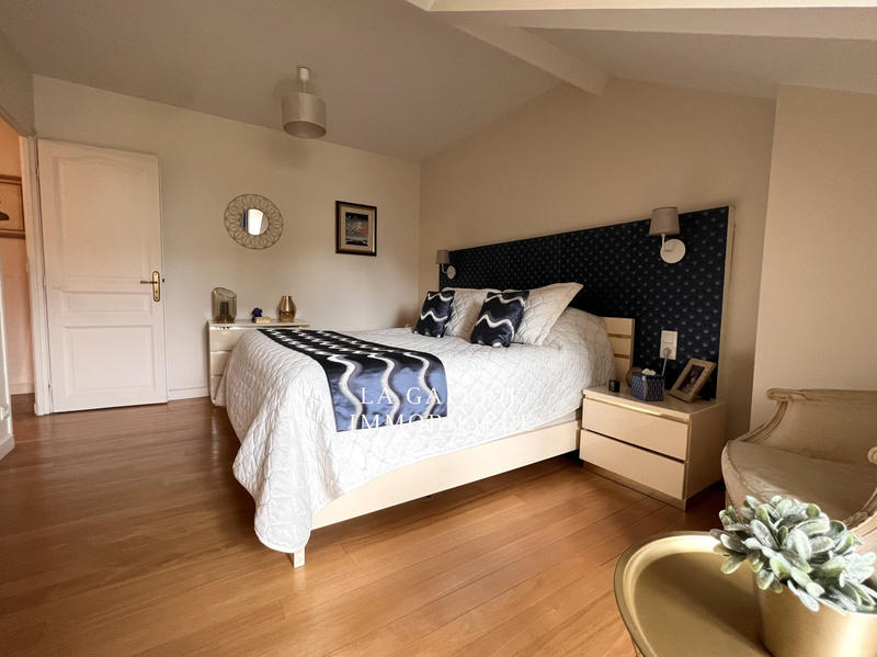 Maison - 186 m² - 8 pièces