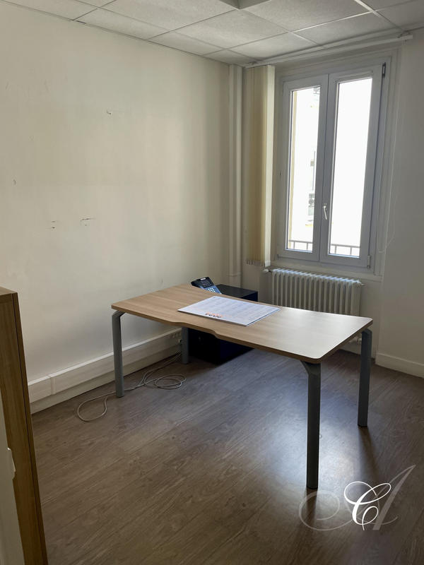 Bureau - 81 m² - 4 pièces