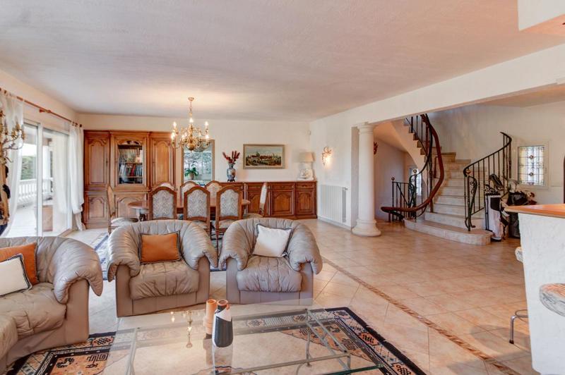 Villa - 378 m² - 10 pièces