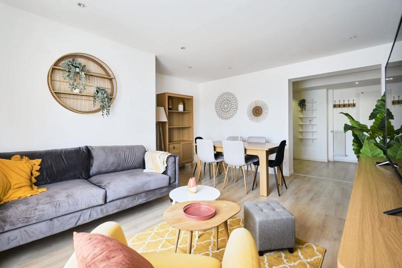 Appartement - 99 m² - 7 pièces