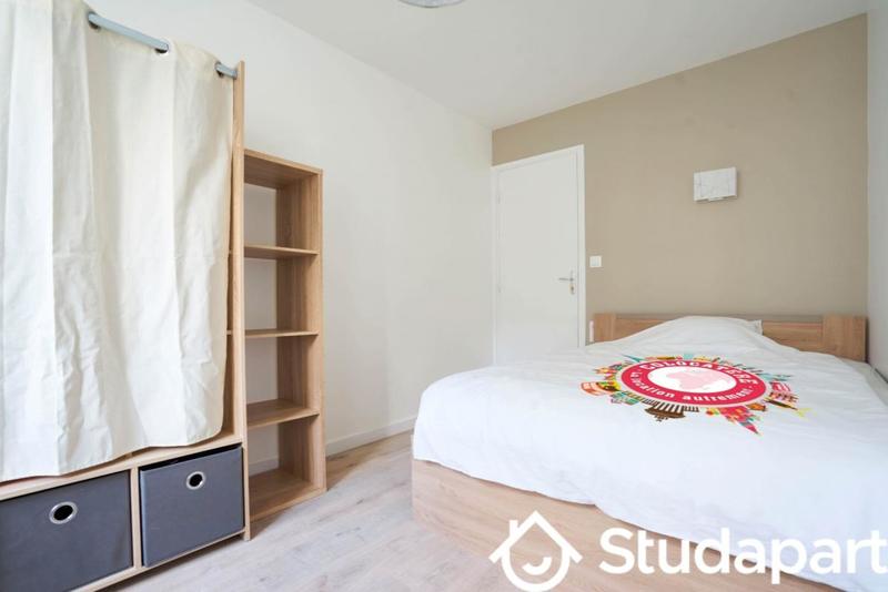 Chambre - 11 m² - 1 pièce