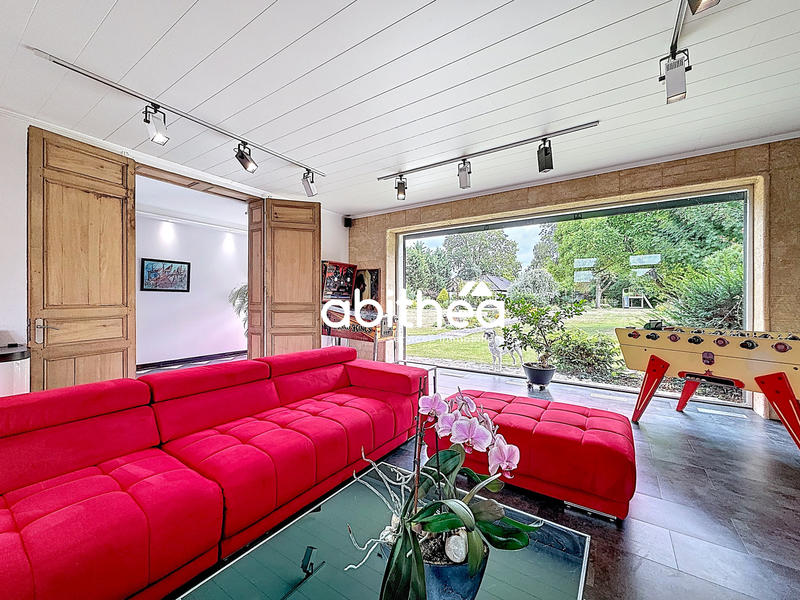 Propriété - 331 m² - 10 pièces