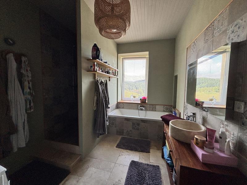 Maison - 220 m² - 8 pièces