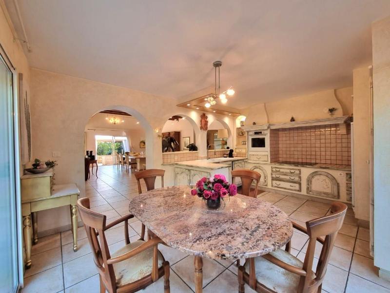 Propriété - 425 m² - 7 pièces