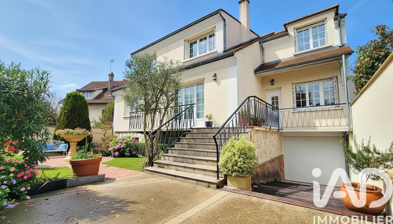 Maison - 230 m² - 7 pièces