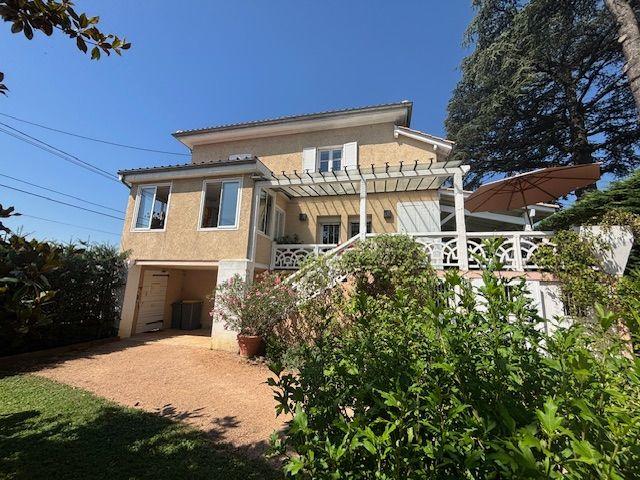 Villa - 222 m² - 7 pièces