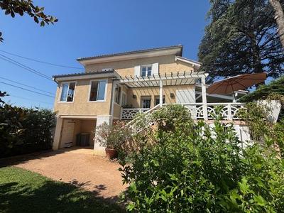 Villa - 222 m² - 7 pièces