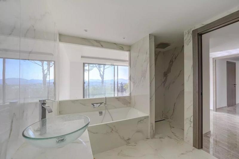 Maison - 360 m² - 10 pièces