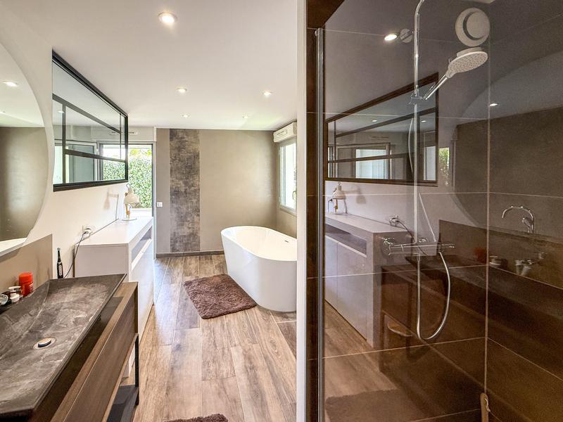 Appartement - 102 m² - 2 pièces