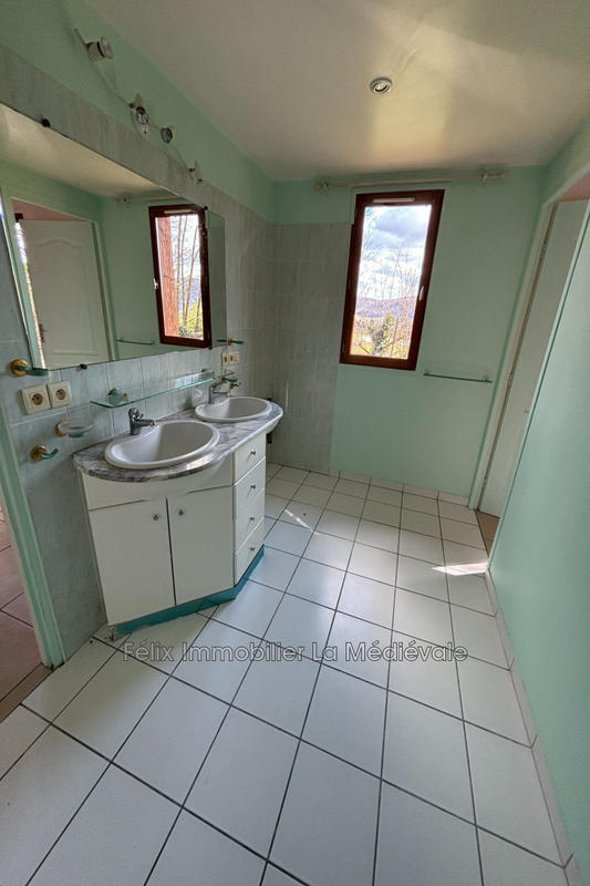 Propriété - 200 m² - 7 pièces