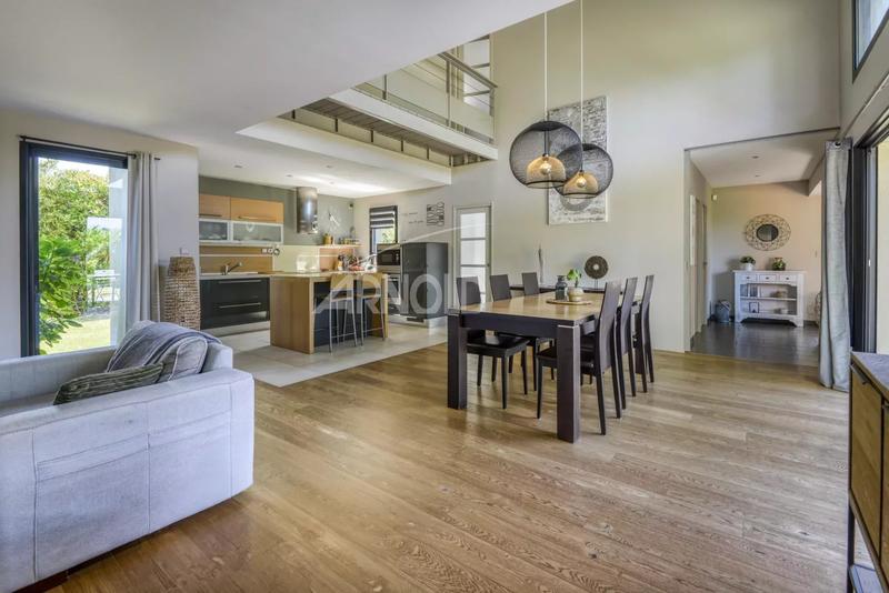 Maison - 186 m² - 7 pièces