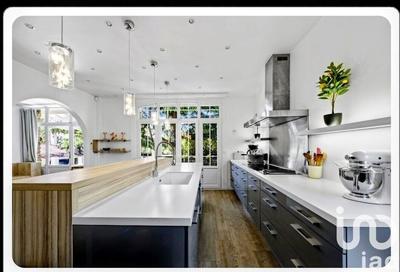 Maison de maîtres - 321 m² - 12 pièces