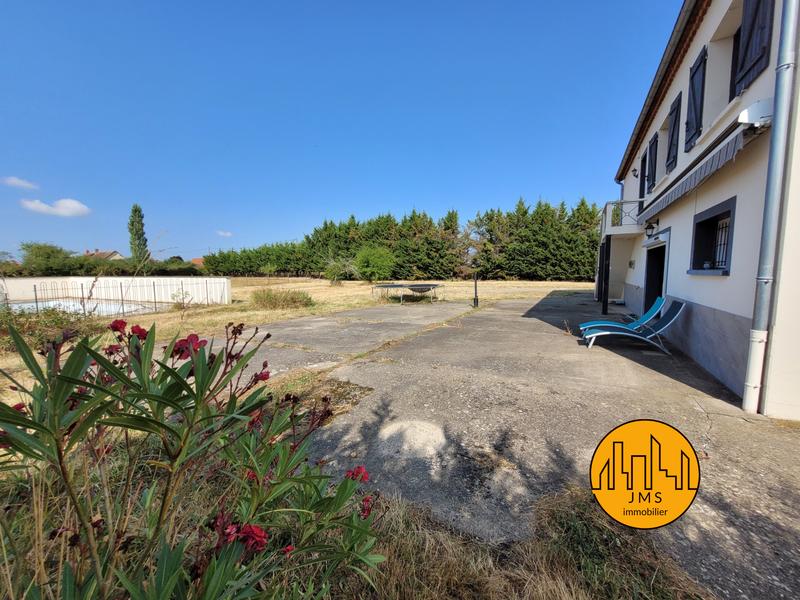 Maison - 240 m² - 8 pièces