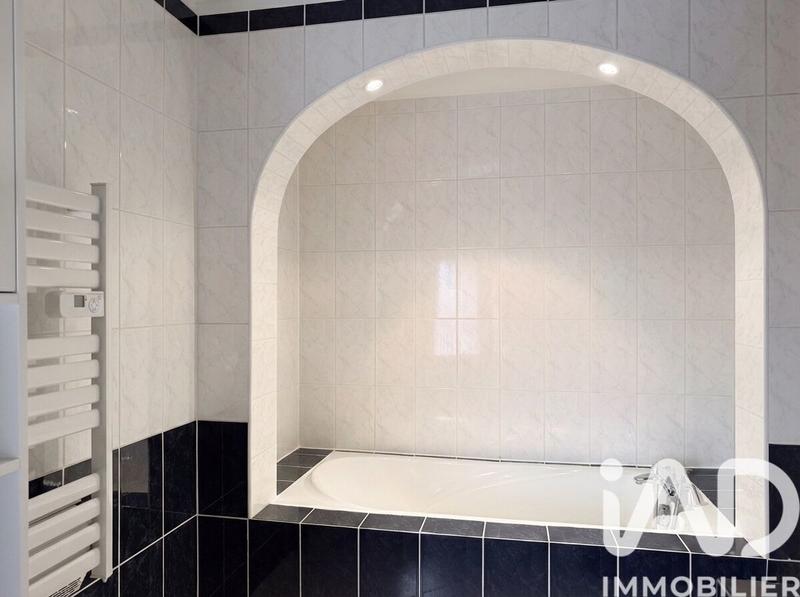 Maison - 180 m² - 7 pièces