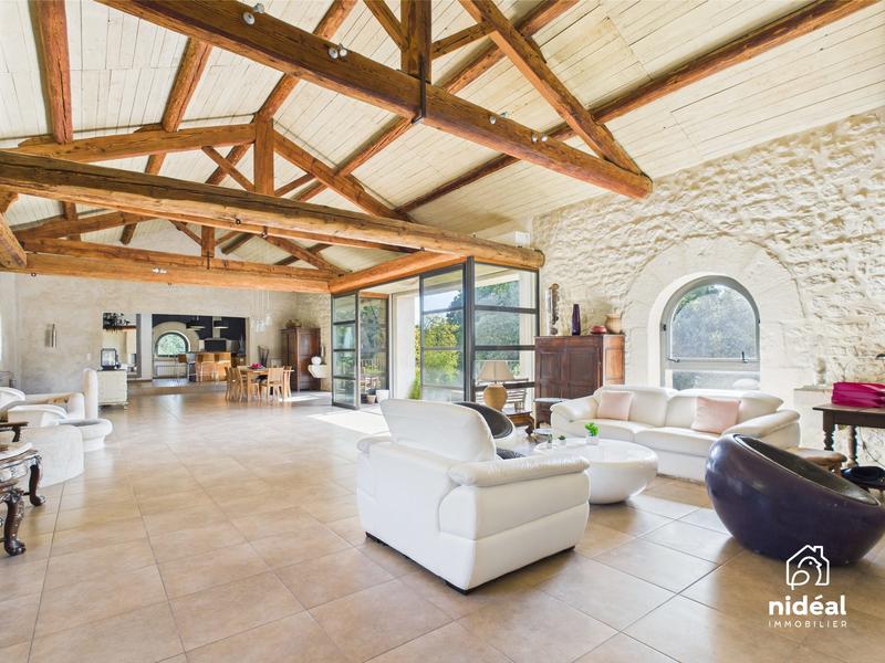 Mas - 350 m² - 13 pièces