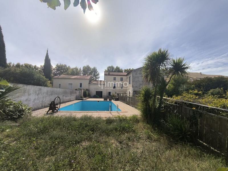 Propriété - 260 m² - 9 pièces