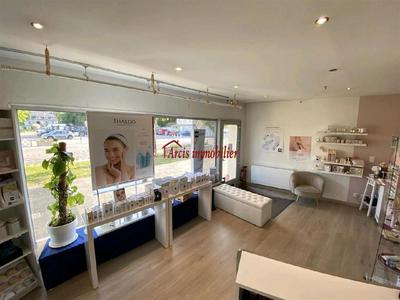 Local commercial - 55 m² - 4 pièces