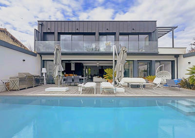 Maison - 260 m² - 5 pièces