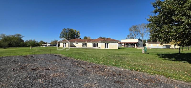 Maison - 247 m² - 5 pièces