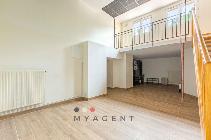 Maison - 300 m² - 15 pièces