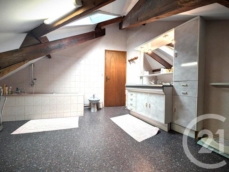 Maison - 198 m² - 8 pièces