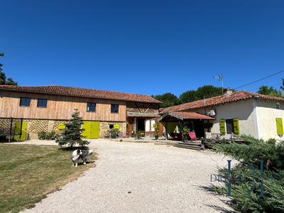 Maison - 259 m² - 8 pièces