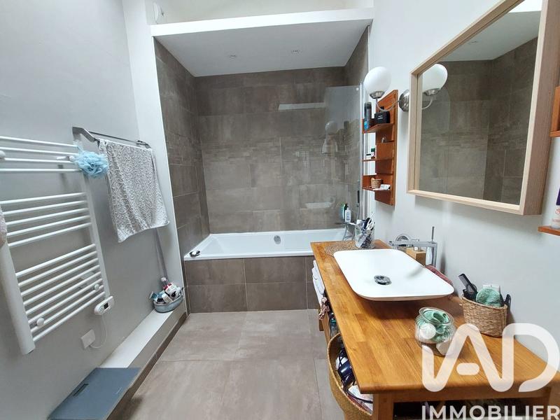 Maison - 217 m² - 7 pièces