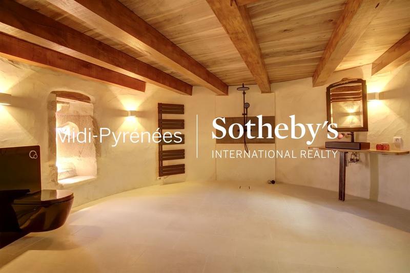 Château - 1 200 m² - 35 pièces