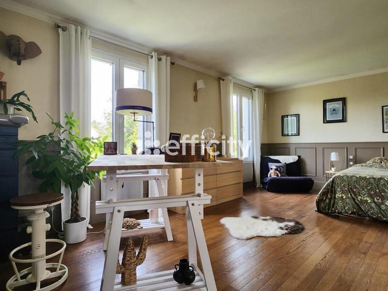 Pavillon - 167 m² - 7 pièces