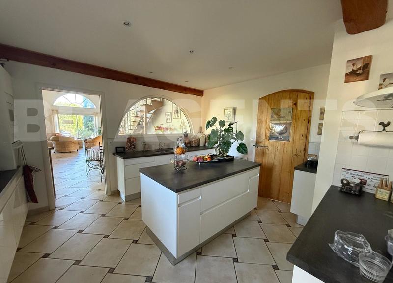 Maison - 634 m² - 21 pièces