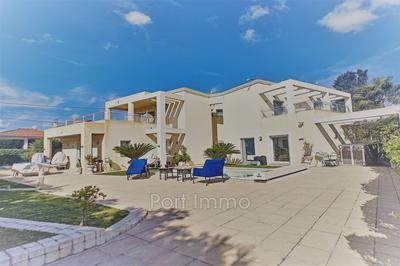 Maison contemporaine - 334 m² - 8 pièces