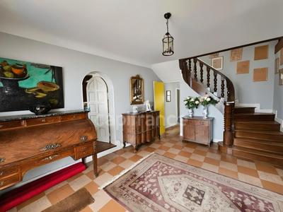 Maison - 393 m² - 12 pièces