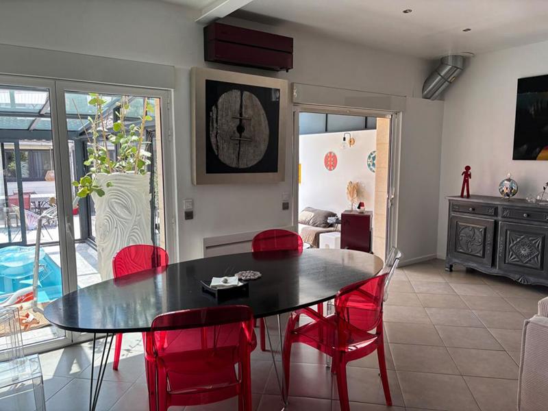 Maison - 295 m² - 9 pièces