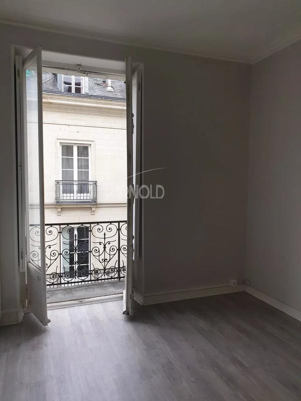 Bureau - 95 m² - 6 pièces