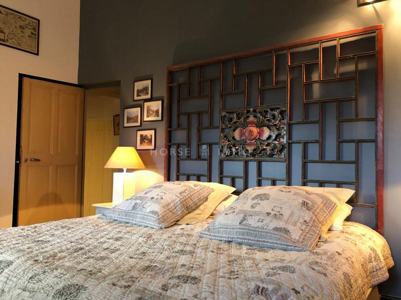 Maison - 1 745 m² - 50 pièces