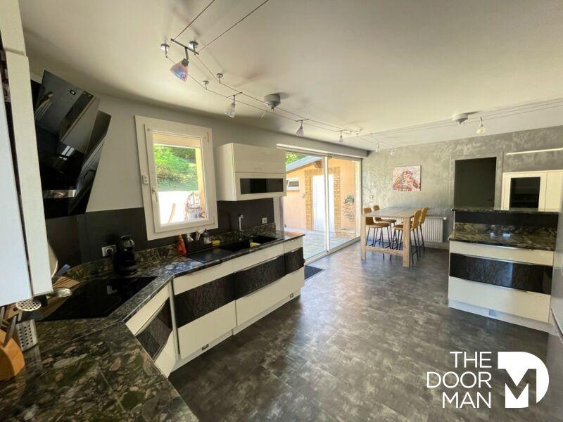 Maison - 200 m² - 7 pièces